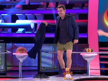 Arturo Valls se desnuda en '¡Ahora Caigo!'