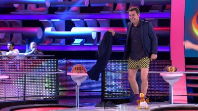 Arturo Valls se desnuda en '¡Ahora Caigo!'