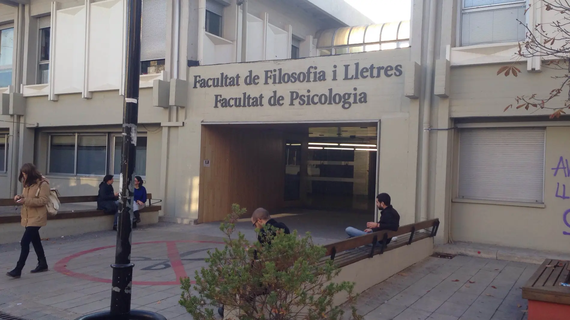 Facultad de Psicología de la Universidad Autónoma de Barcelona Facultad de Psicología de la Universidad Autónoma de Barcelona