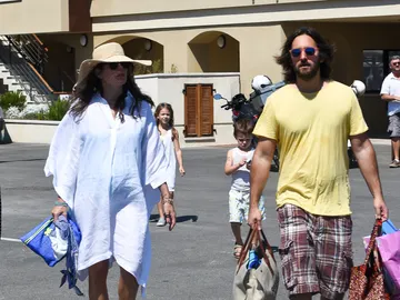 Carlota Casiraghi y Dimitri Rassam presumen de embarazo durante sus vacaciones en Saint Tropez Carlota Casiraghi y Dimitri Rassam presumen de embarazo durante sus vacaciones en Saint Tropez