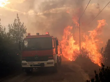 Camión de Bomberos en los incendios de Grecia Camión de Bomberos en los incendios de Grecia