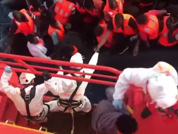 Rescate de migrantes por parte de Salvamento Marítimo Rescate de migrantes por parte de Salvamento Marítimo