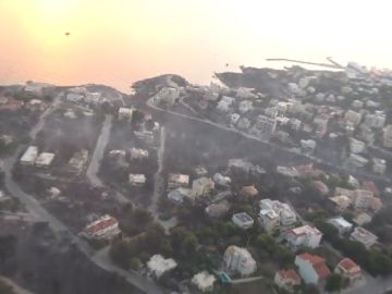 Así se ve desde el aire el paso del fuego en Grecia