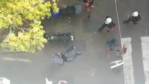 Detenido un hombre tras intentar robar una cadena a una mujer Detenido un hombre tras intentar robar una cadena a una mujer