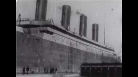 James Cameron quiere comprar 5500 artefactos del 'Titanic' James Cameron quiere comprar 5500 artefactos del 'Titanic'