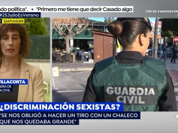 Sancionada por negarse a usar chaleco antibalas masculino y decirle a su superior: "¿Cómo se sentiría con un tanga?