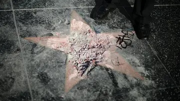 Destrozan de nuevo la estrella de Trump en el Paseo de la Fama de Hollywood Destrozan de nuevo la estrella de Trump en el Paseo de la Fama de Hollywood