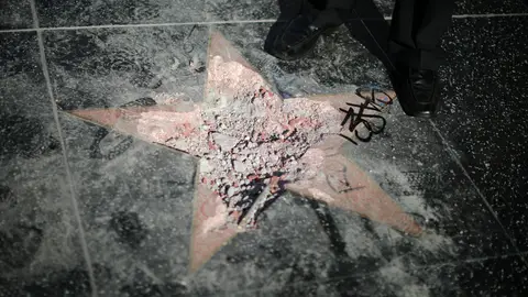 Destrozan de nuevo la estrella de Trump en el Paseo de la Fama de Hollywood Destrozan de nuevo la estrella de Trump en el Paseo de la Fama de Hollywood