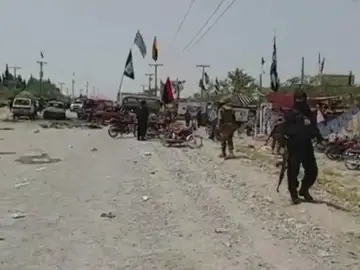 Al menos 31 muertos en un atentado cerca de un colegio electoral en Pakistán Al menos 31 muertos en un atentado cerca de un colegio electoral en Pakistán