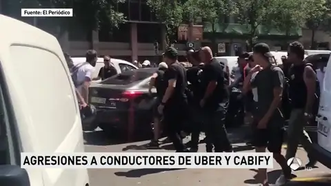 El sector del taxi califica de "histórica" la movilización para defender la limitación de vehículos VTC en Barcleona El sector del taxi califica de "histórica" la movilización para defender la limitación de vehículos VTC en Barcleona