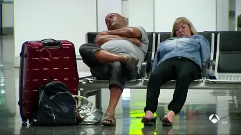 Primera jornada de huelga de Ryanair: resignación entre los pasajeros que han sabido a última hora que no volarían Primera jornada de huelga de Ryanair: resignación entre los pasajeros que han sabido a última hora que no volarían