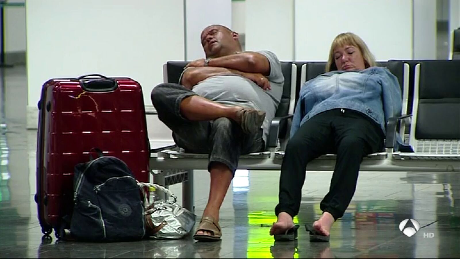 Primera jornada de huelga de Ryanair: resignación entre los pasajeros que han sabido a última hora que no volarían