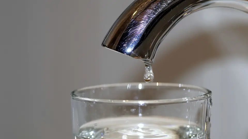 Esporlas proh&iacute;be el uso de agua potable para regar zonas verdes, llenar piscinas o limpiar viales privados por la sequ&iacute;a
