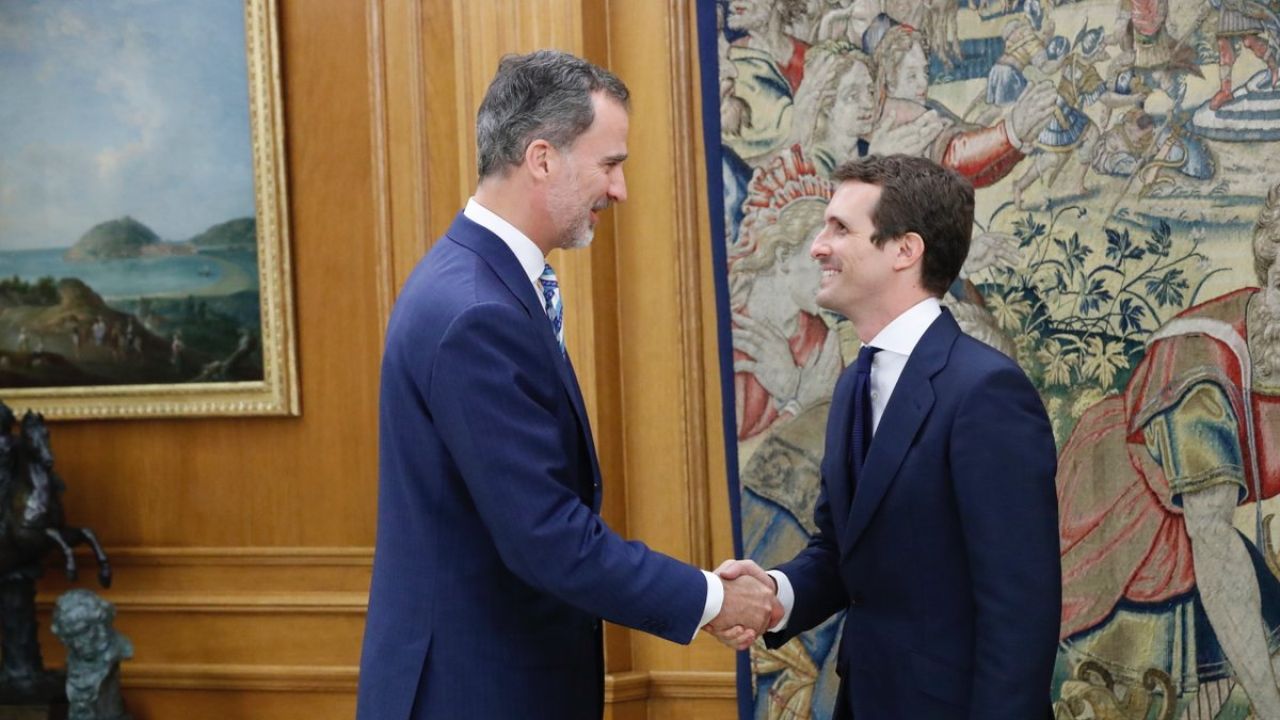 Felipe VI recibe a Casado en el Palacio de la Zarzuela y le de la ...