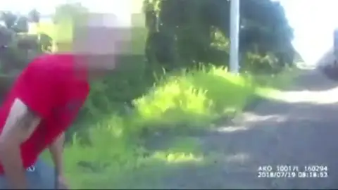 Un policía de Nueva Jersey salva a un hombre de ser arrollado por un tren Un policía de Nueva Jersey salva a un hombre de ser arrollado por un tren