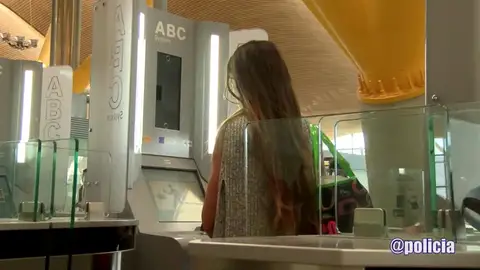 Los aeropuertos españoles cuentan ya con más de 450 cabinas de control automático de pasaportes Los aeropuertos españoles cuentan ya con más de 450 cabinas de control automático de pasaportes