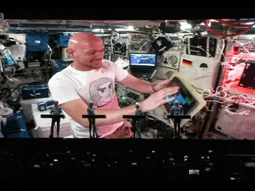 El astronauta alemán, Alexander Grest, toca en directo y desde el espacio en el Festival de Jazz de Stuttgart El astronauta alemán, Alexander Grest, toca en directo y desde el espacio en el Festival de Jazz de Stuttgart