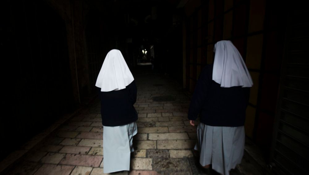Dos monjas