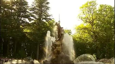Varias fuentes de La Granja de San Ildefonso se encienden a la vez para celebrar el día de Santiago Apóstol Varias fuentes de La Granja de San Ildefonso se encienden a la vez para celebrar el día de Santiago Apóstol