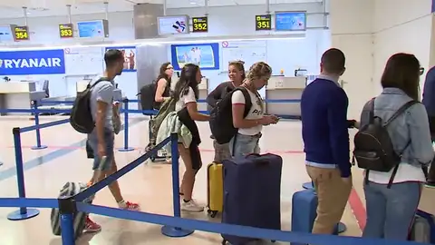 Arranca con normalidad la segunda jornada de huelga de Ryanair Arranca con normalidad la segunda jornada de huelga de Ryanair