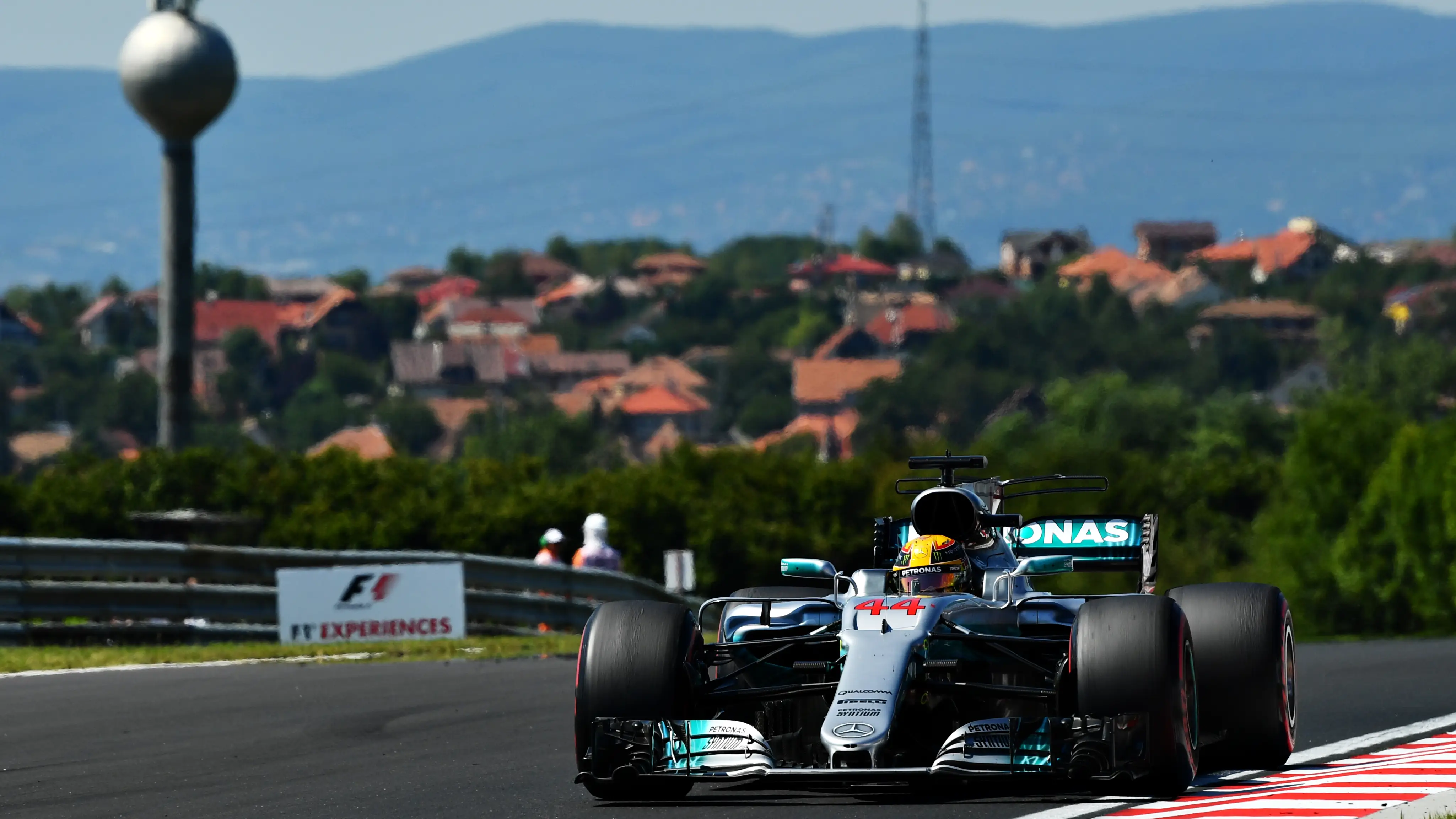 Lewis Hamilton, en el trazado de Hungaroring Lewis Hamilton, en el trazado de Hungaroring