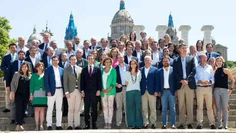 La nueva ejecutiva del PP se fotografía por primera vez en la fuente de Montjuïc La nueva ejecutiva del PP se fotografía por primera vez en la fuente de Montjuïc
