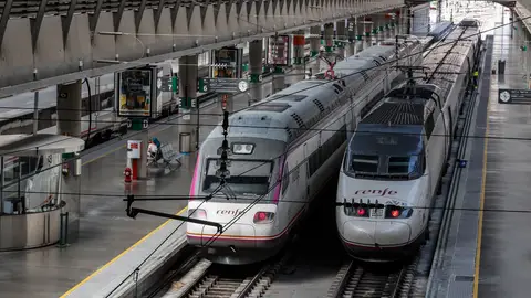 Trenes en la estación del AVE de Santa Justa, en Sevilla. Trenes en la estación del AVE de Santa Justa, en Sevilla.