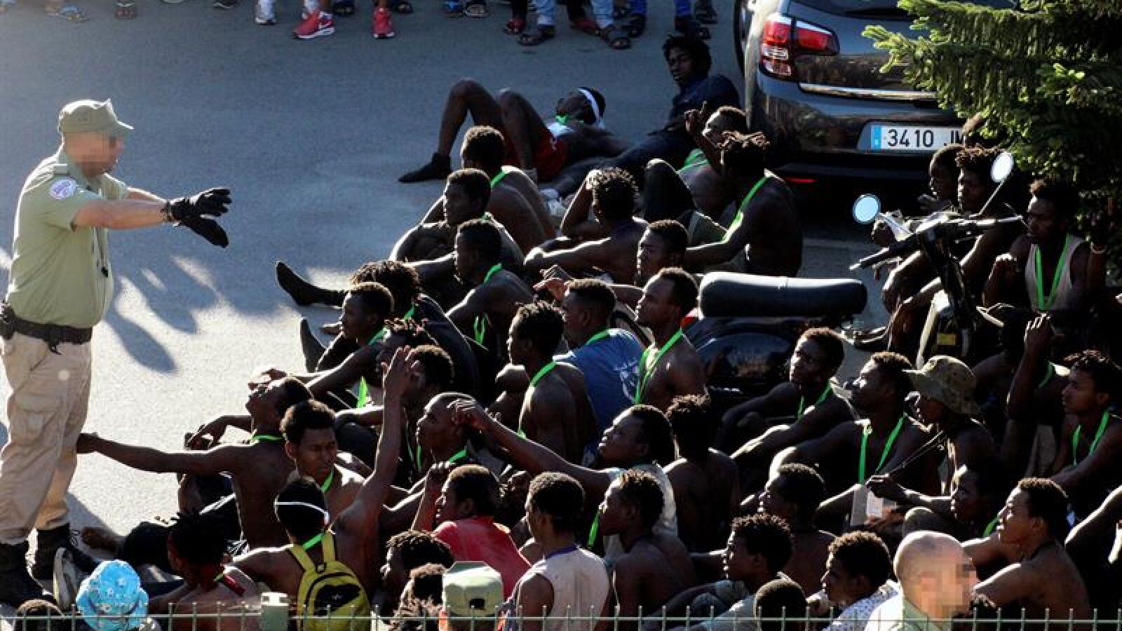 Colapso en los servicios de acogida de Ceuta ante la masiva llegada de inmigrantes