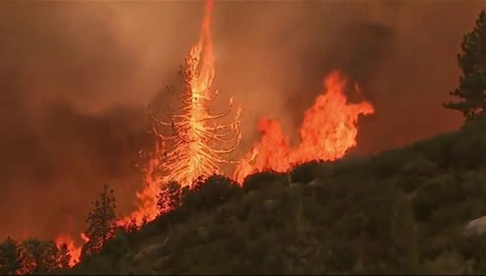 Evacuadas más de diez personas por los incendios en California
