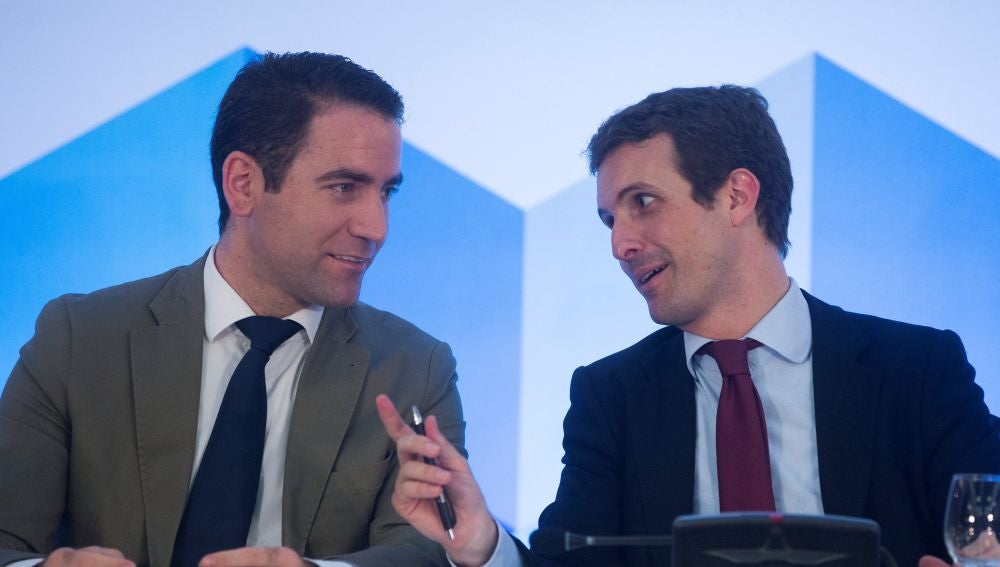 Teodoro García Egea junto a Pablo Casado
