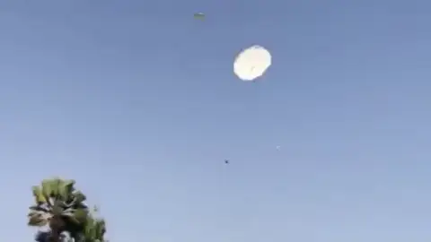 Las fuertes rachas de viento provocan el pánico en el Parque marítimo de Tenerife Las fuertes rachas de viento provocan el pánico en el Parque marítimo de Tenerife