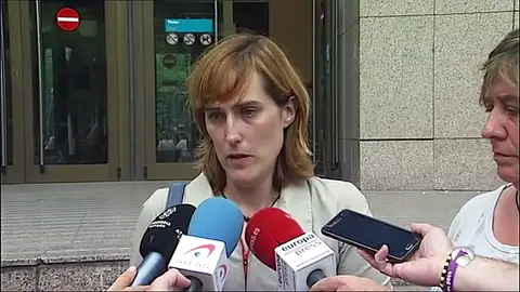 Una juez obliga a una madre a entregar a su hijo a su padre pese a ser un presunto maltratador: "Lloraba y gritaba porque tenía miedo" Una juez obliga a una madre a entregar a su hijo a su padre pese a ser un presunto maltratador: "Lloraba y gritaba porque tenía miedo"