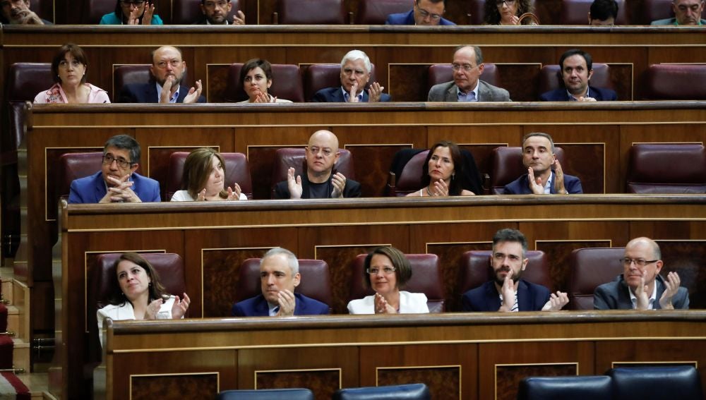 La abstención de Podemos y los independentistas tumban el techo de gasto