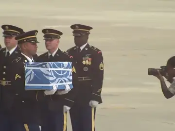 Corea del Norte entrega los restos de soldados estadounidenses muertos durante la Guerra de Corea coincidiendo con el 65º aniversario Corea del Norte entrega los restos de soldados estadounidenses muertos durante la Guerra de Corea coincidiendo con el 65º aniversario