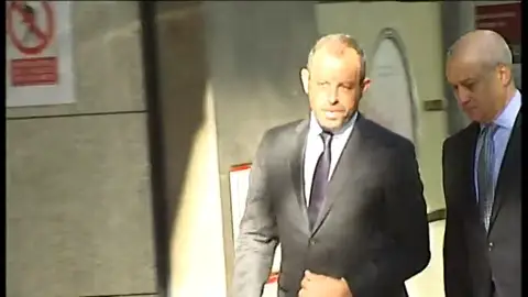 La juez Lamela abre juicio oral contra Sandro Rosell por blanqueo y organización criminal La juez Lamela abre juicio oral contra Sandro Rosell por blanqueo y organización criminal