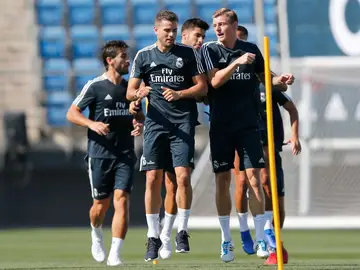 Kroos, Nacho y Asensio se entrenan con el Real Madrid Kroos, Nacho y Asensio se entrenan con el Real Madrid