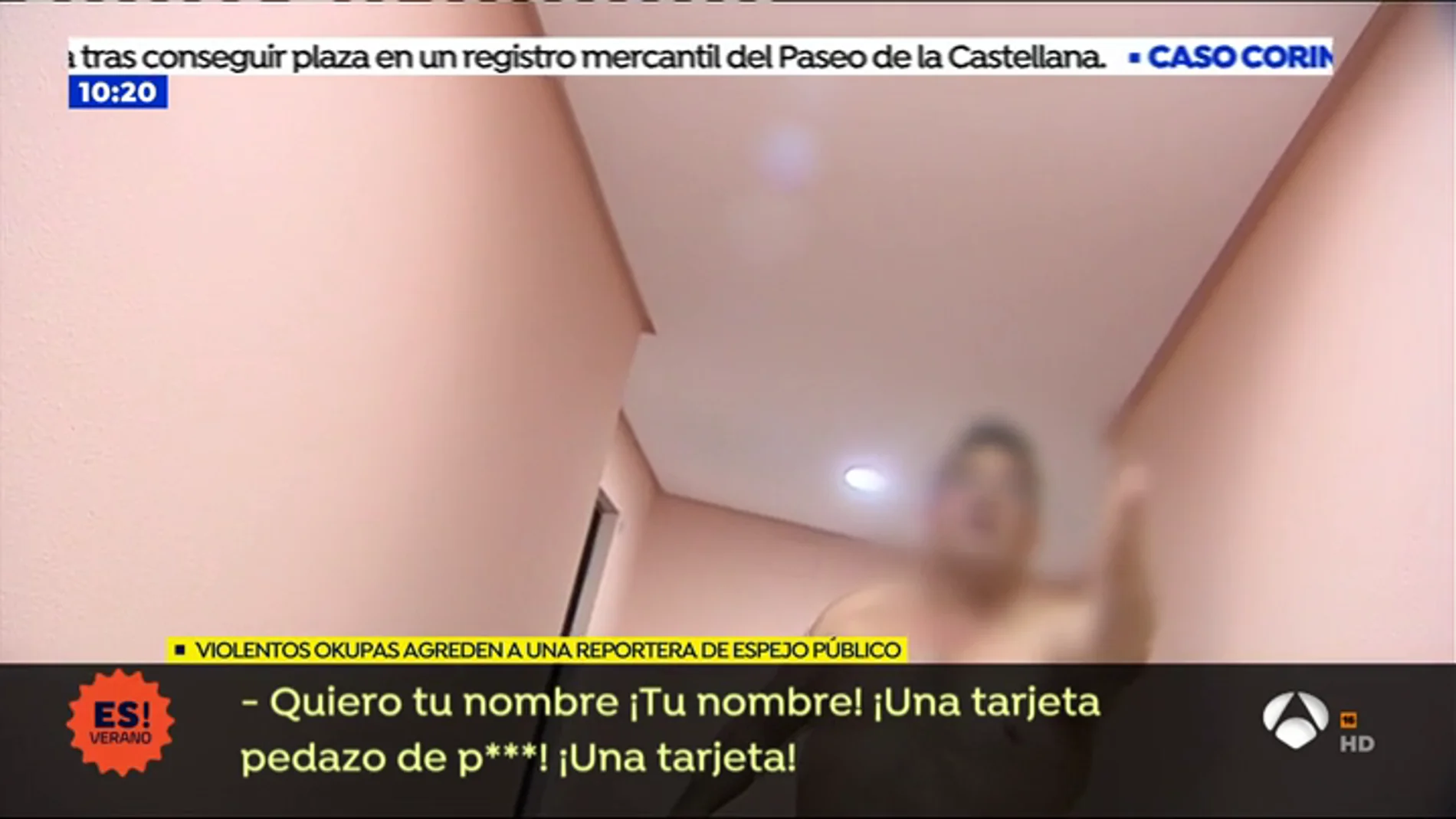 Unos okupas agreden a una reportera de Espejo Público: "Quiero tu nombre, puta de mierda"