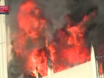 Mueren una mujer y tres niños en un incendio en un edificio junto a París