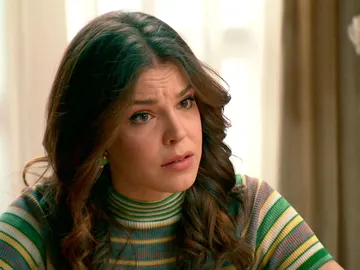 María no cree las palabras de Ignacio que le confiesa su amor en público María no cree las palabras de Ignacio que le confiesa su amor en público