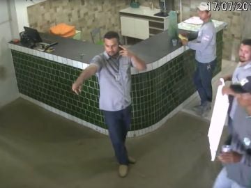 Vídeo trabajadores aterrorizados por Pit Bull Vídeo trabajadores aterrorizados por Pit Bull