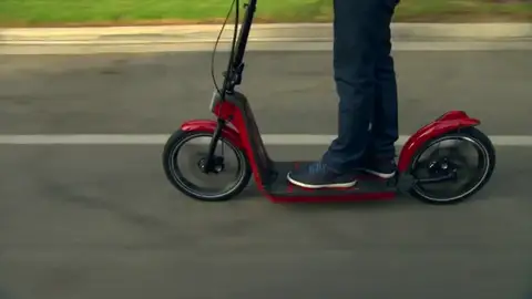 Madrid restringe el uso del patinete eléctrico Madrid restringe el uso del patinete eléctrico