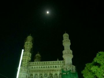 El eclipse de luna se deja ver en la India El eclipse de luna se deja ver en la India