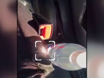 La Policía advierte del peligro de olvidar una botella de agua en el coche
