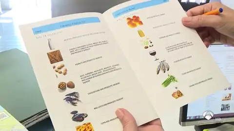 Madrid reparte tarjetas a los turistas con las que informar sobre sus intolerancias alimentarias Madrid reparte tarjetas a los turistas con las que informar sobre sus intolerancias alimentarias