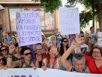 Manifestación de apoyo a Juana Rivas tras la sentencia Manifestación de apoyo a Juana Rivas tras la sentencia