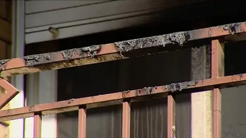 Un incendio en Barcelona deja un muerto y varios desalojados. Un incendio en Barcelona deja un muerto y varios desalojados.