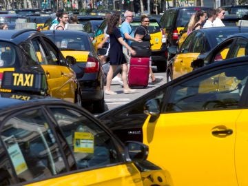 Caos por la huelga de taxis en Barcelona