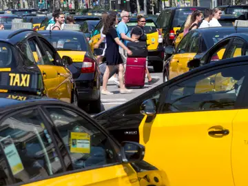 Caos por la huelga de taxis en Barcelona Caos por la huelga de taxis en Barcelona