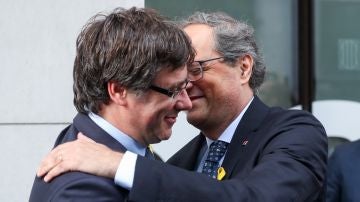 El ex presidente catalán Carles Puigdemont es recibido por el presidente de la Generalitat de Catalunya, Quim Torra, en Bruselas