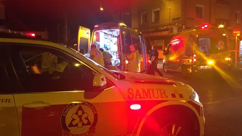 Los servicios sanitarios acuden al lugar de la reyerta en Carabanchel Los servicios sanitarios acuden al lugar de la reyerta en Carabanchel